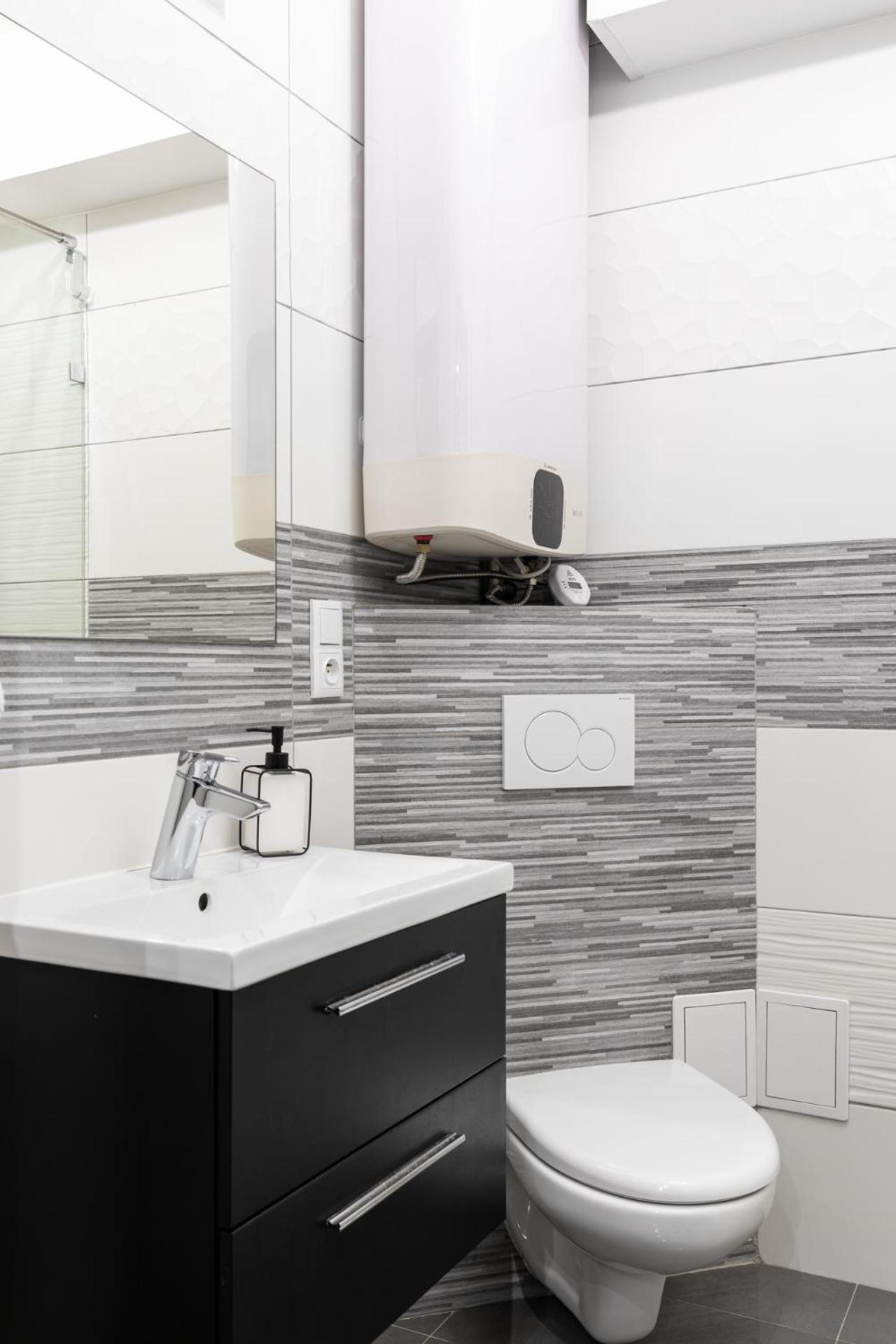 Apartamenty Premium, Faktura Vat, Zrodlowa Centrum Parter Ground Floor Parking Super Lokalizacja Two Bedrooms Kitchen 50 M2 凯尔采 外观 照片